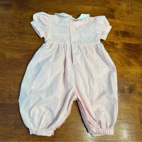 Carriage Boutique strawberry smocked romper seersucker one piece size 6 months